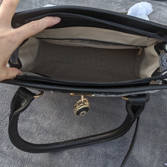 NWOT Black/White purse - Picture 3 of 7